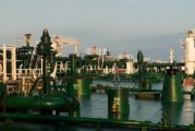 梦见领证国际油价周二收高 地缘政治担忧与美元走弱双重支撑